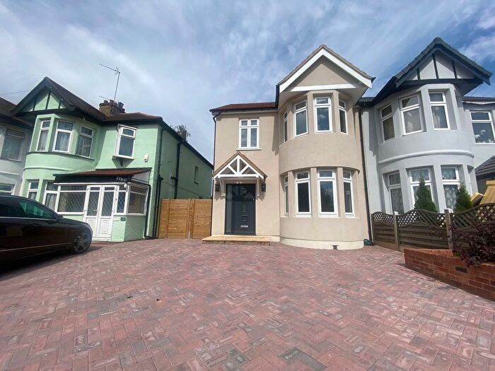 5 Bedroom Semi-Detached House To Rent In Brentwood Road, Gidea Park, Romford, RM1