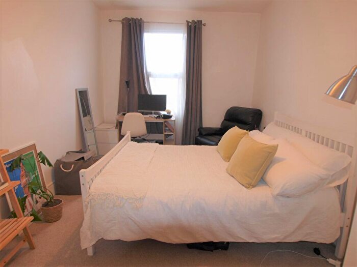 2 Bedroom Flat To Rent In Hornsey Road, Islington, N19