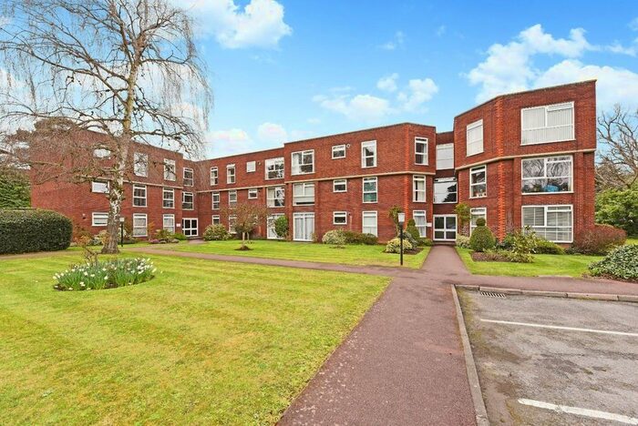 2 Bedroom Flat To Rent In Ellesmere Road, Weybridge, KT13