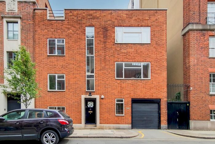 3 Bedroom Town House To Rent In Tufton Street, London, SW1P