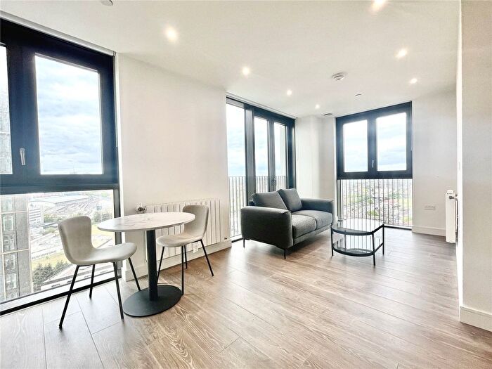 2 Bedroom Flat To Rent In Affinity View, London, E16