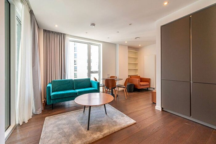 2 Bedroom Flat To Rent In East Park Walk, Stratford, London, E20