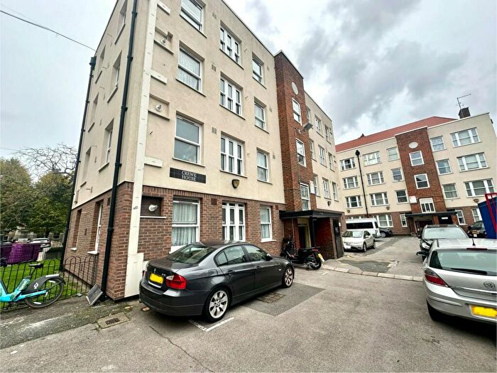 2 Bedroom Flat To Rent In Crewe House, Turin Street, E2