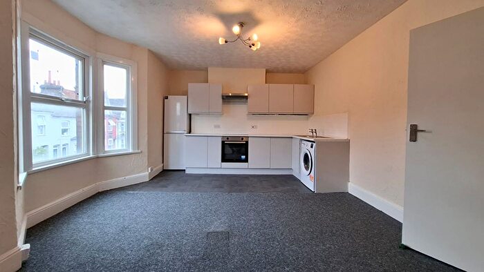 2 Bedroom Flat To Rent In Crawley Road, Luton, LU1