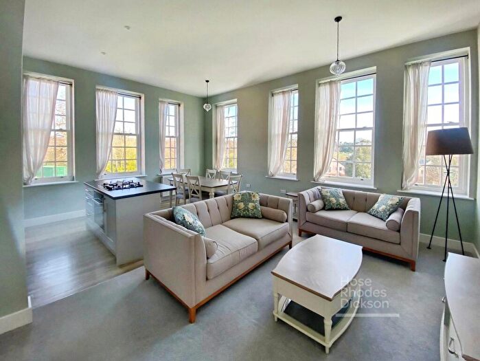 2 Bedroom Flat To Rent In Whitecroft Park, Newport, Isle Of Wight, PO30