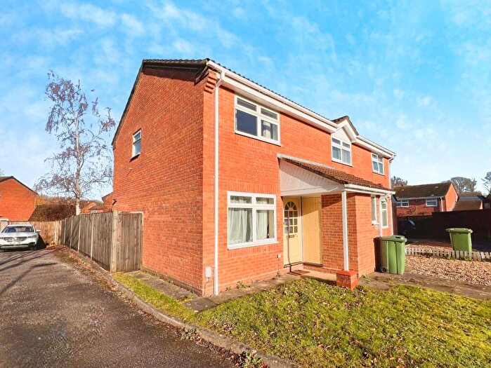 2 Bedroom End Of Terrace House For Sale In Adur Close, West End, Southampton, SO18