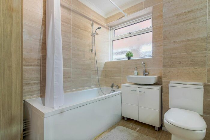 2 Bedroom Flat To Rent In Dorchester Court, Buckingham Road, London, E18