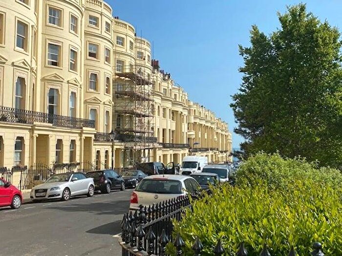 3 Bedroom Flat To Rent In Brunswick Square, Hove, BN3