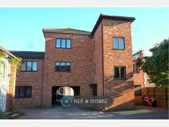 1 Bedroom Flat To Rent In Duke Street, Trowbridge, BA14