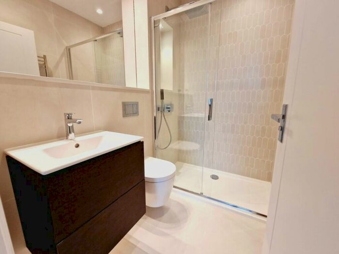 2 Bedroom Flat For Sale In Camlet Way, London, EN4