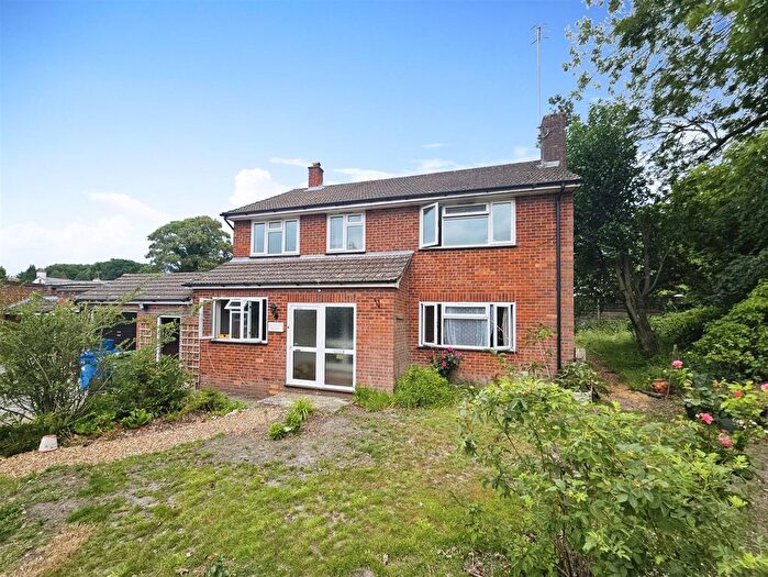 4 Bedroom Detached House To Rent In Ayling Hill, Aldershot, GU11