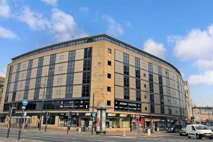 2 Bedroom Flat To Rent In Landmark House, Broadway, Bradford, West Yorkshire, BD1
