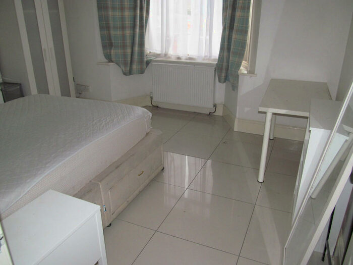 4 Bedroom Terraced House To Rent In Eastern Avenue, Reading, Berkshire, RG1