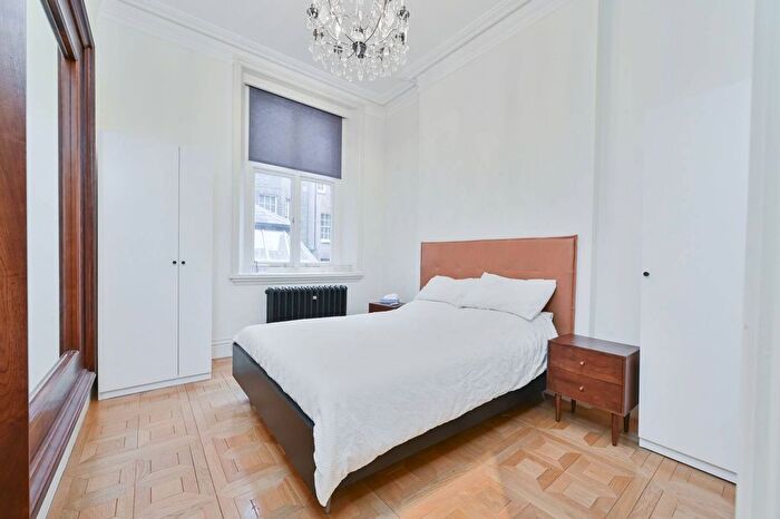 1 Bedroom Flat For Sale In South Audley Street, Mayfair, London, W1K