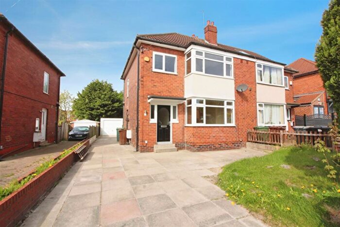 3 Bedroom Semi Detached House For Sale In Ring Road, Crossgates, Leeds, LS15