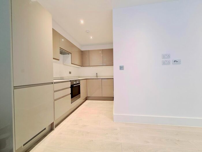 2 Bedroom Flat To Rent In Clarendon Road, Watford, WD17