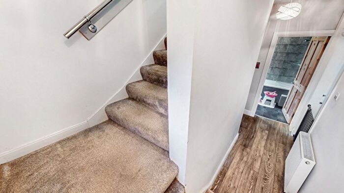 3 Bedroom End Of Terrace House For Sale In Carnock Crescent, Glasgow, G78