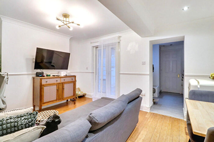 1 Bedroom Apartment To Rent In Fairfield Road, London, E3