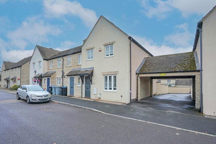 3 Bedroom Terraced House To Rent In Woodrush Gardens, Carterton, OX18