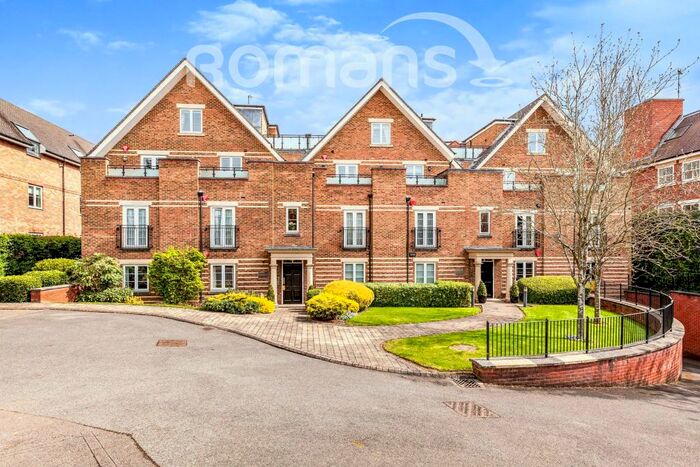 3 Bedroom Apartment To Rent In Packhorse Road, Gerrards Cross, SL9