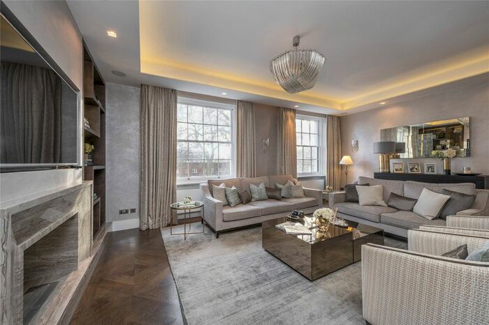 3 Bedroom Flat To Rent In Hyde Park Square, London, W2