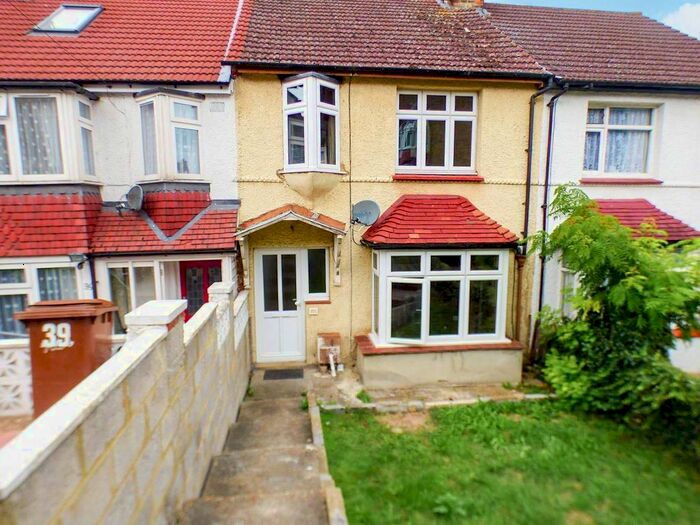 3 Bedroom Terraced House To Rent In Purbeck Road, Chatham, ME4