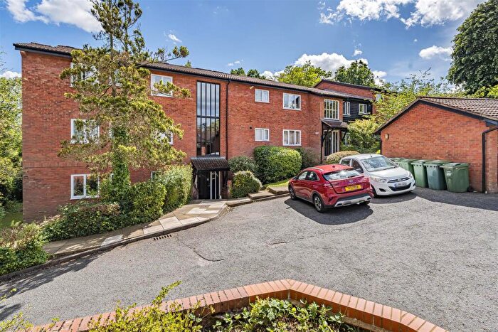 2 Bedroom Flat For Sale In Battlefield Road, St. Albans, AL1