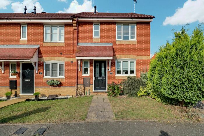 2 Bedroom Semi-Detached House To Rent In Heron Gardens, Rayleigh, SS6
