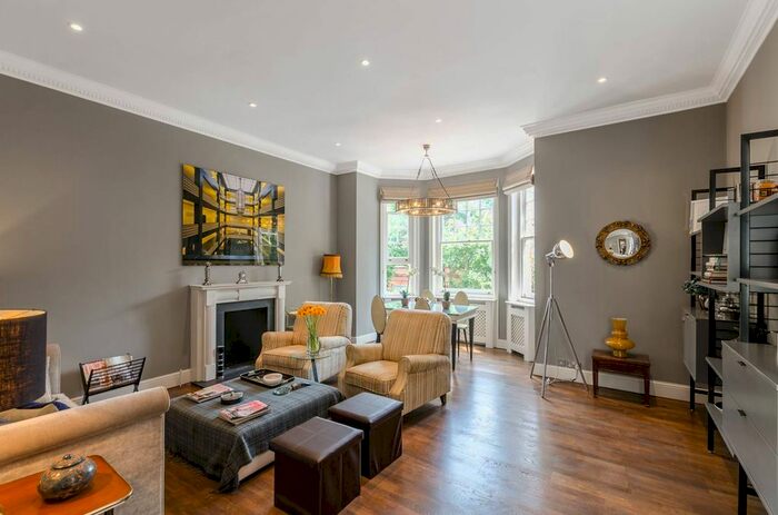 2 Bedroom Flat To Rent In Sloane Gardens, Chelsea, London, SW1W