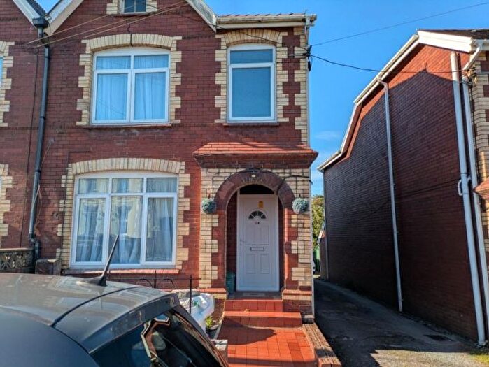 3 Bedroom Semi-Detached House To Rent In Heol Llanelli, Trimsaran, Kidwelly, SA17