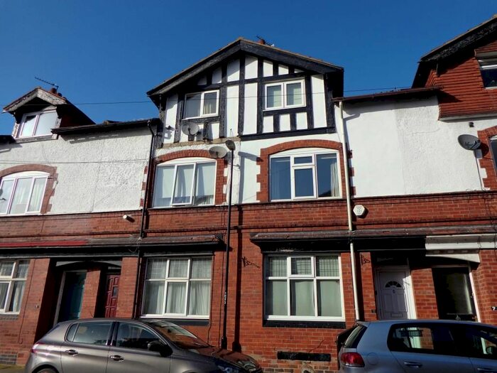 1 Bedroom Flat To Rent In Flat, Hawthorn View, Leeds, West Yorkshire, LS7