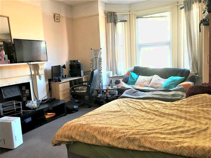 Terraced House To Rent In Room, Walpole Road, BH1