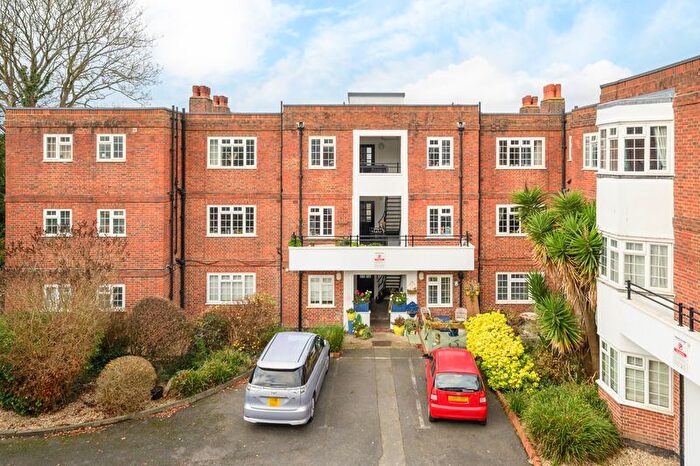 2 Bedroom Flat To Rent In Church Street, Walton-On-Thames, KT12