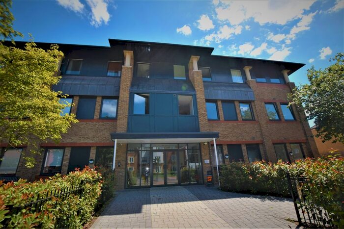 1 Bedroom Flat To Rent In Aldenham Road, Bushey, WD23