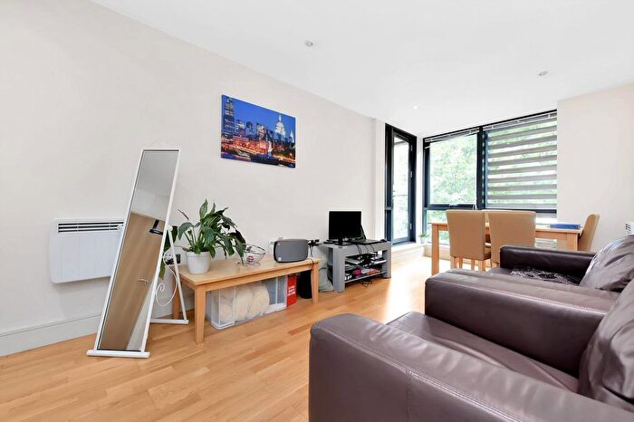 1 Bedroom Flat To Rent In Southwark Bridge Road, London, SE1