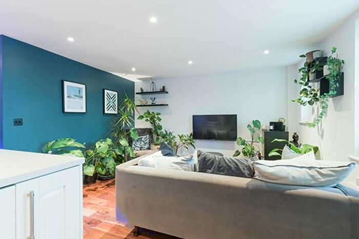 1 Bedroom Flat For Sale In Chessington Road, Ewell, Epsom, KT17