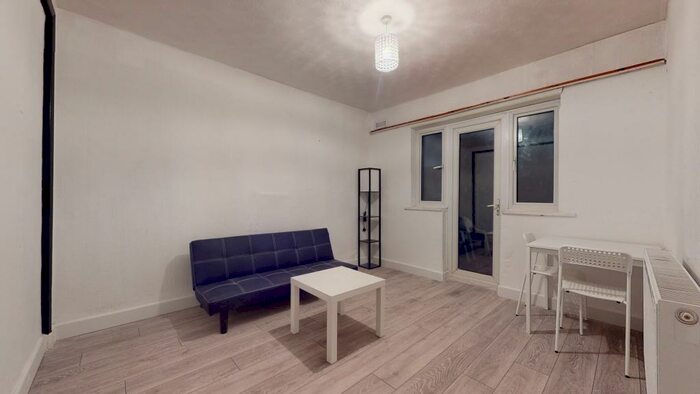 4 Bedroom Ground Flat To Rent In Iveagh Avenue, NW10