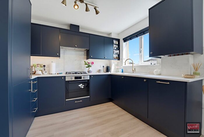 2 Bedroom Flat For Sale In Hayden Court, Chertsey Road, Feltham, TW13