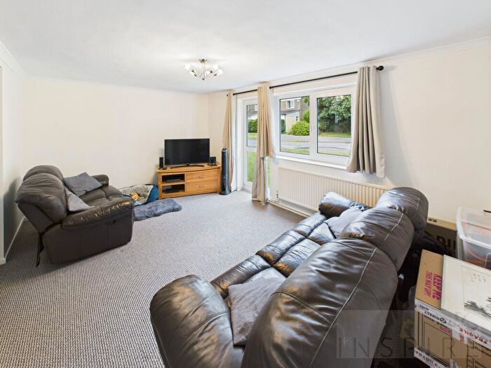 2 Bedroom Flat For Sale In Chiddingly Close, Crawley, RH10