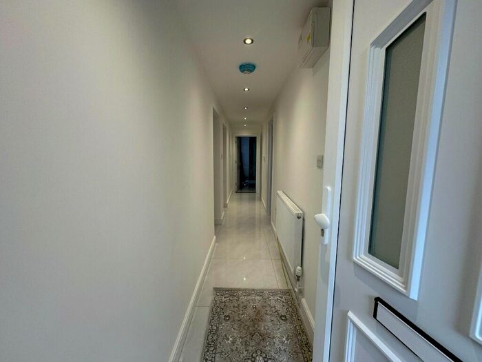 3 Bedroom Flat To Rent In Coronation Road, Bristol, BS3