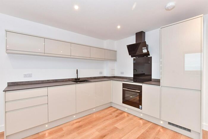 1 Bedroom Flat For Sale In Pier View, St. George's Terrace, Herne Bay, Kent, CT6