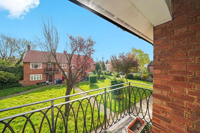 2 Bedroom Apartment To Rent In Ivy Road, London, NW2