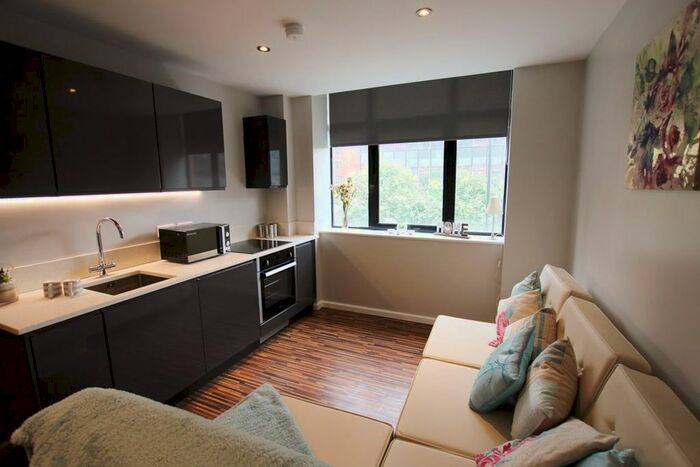 2 Bedroom Flat To Rent In Princess Street, Manchester, M1