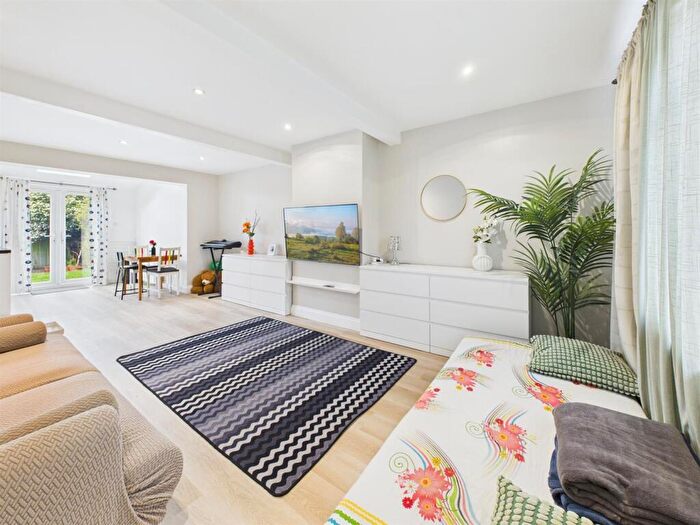 2 Bedroom Terraced House For Sale In Royal Avenue, Calcot, RG31