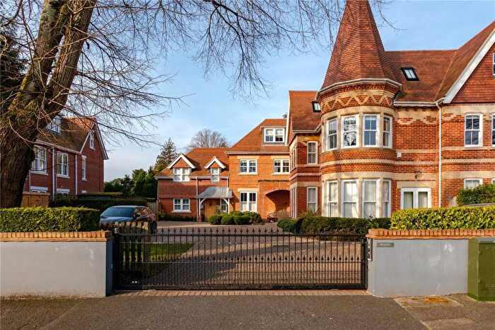 2 Bedroom Flat To Rent In Driftwood, , Poole, BH13