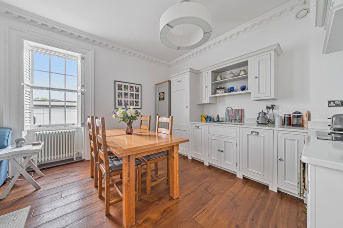 2 Bedroom Flat For Sale In Redcliffe Parade West, Bristol, BS1