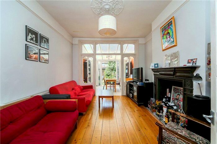 2 Bedroom Flat To Rent In First Avenue, Shepherds Bush, London, W3