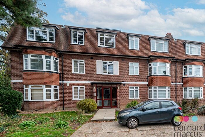 2 Bedroom Flat For Sale In Rosebank Close, London, N12