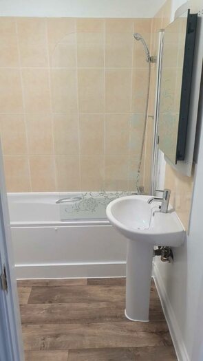 1 Bedroom Flat To Rent In Spurway Parade, Woodford Avenue, Ilford, London, IG2