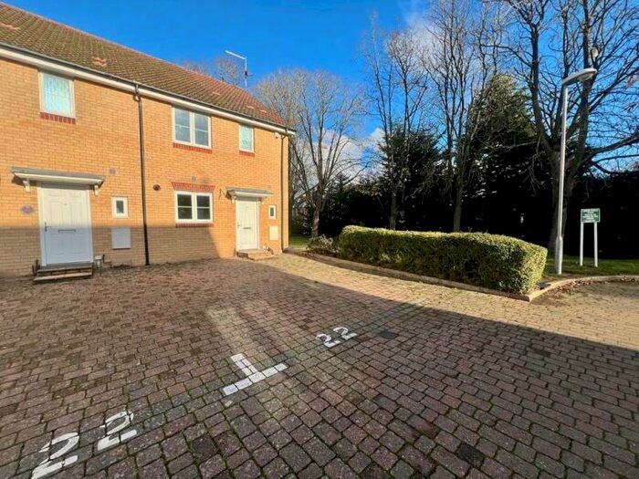 3 Bedroom End Of Terrace House To Rent In Farnborough, GU14